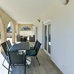 Crowonder Smile With Swimming Pool And Stone Backyard וילה *