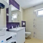 וילה Crowonder Smile With Swimming Pool And Stone Backyard *