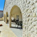 Crowonder Smile With Swimming Pool And Stone Backyard * ויר