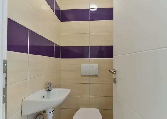 Βίλα Crowonder Smile With Swimming Pool And Stone Backyard Vir