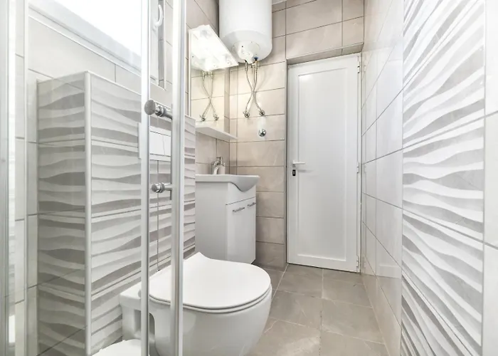 Crowonder Smile With Swimming Pool And Stone Backyard Villa Vir