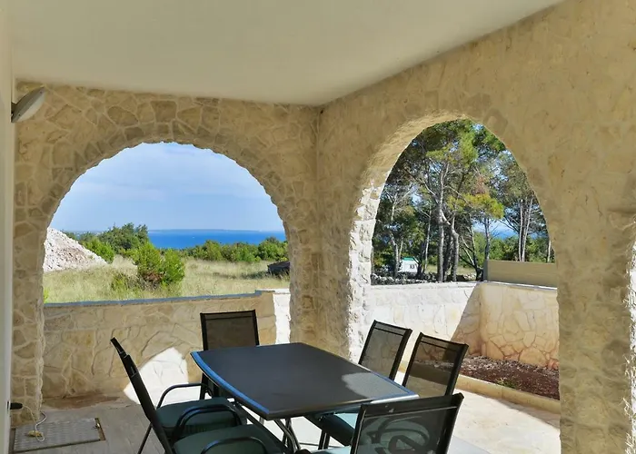 Crowonder Smile With Swimming Pool And Stone Backyard Villa Vir