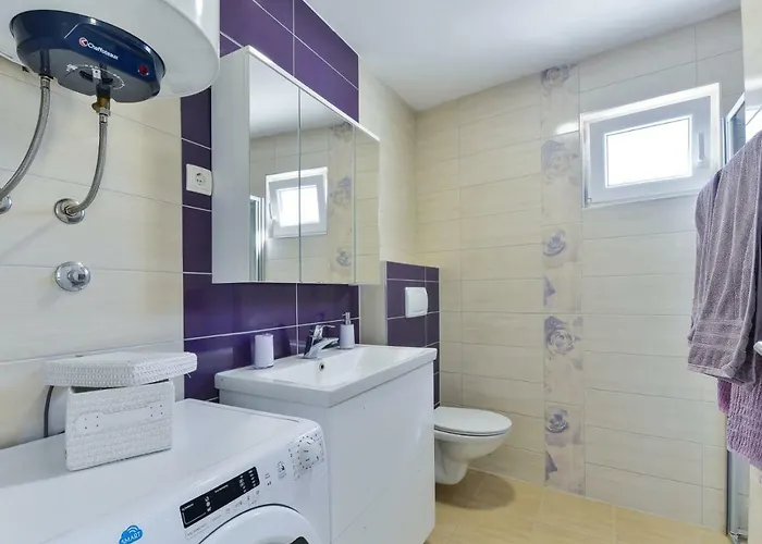 Villa Crowonder Smile With Swimming Pool And Stone Backyard *